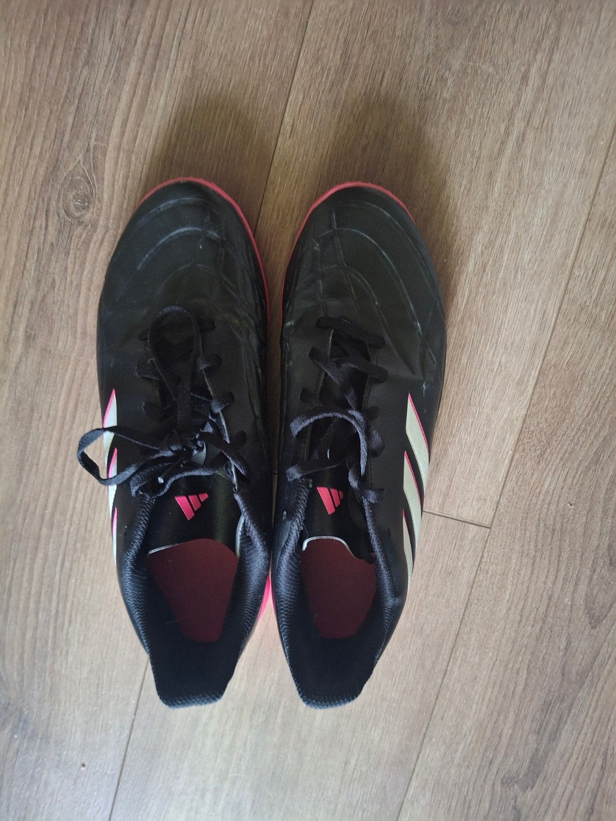 Adidas zaalschoenen 42.5, Ophalen of Verzenden, Schoenen