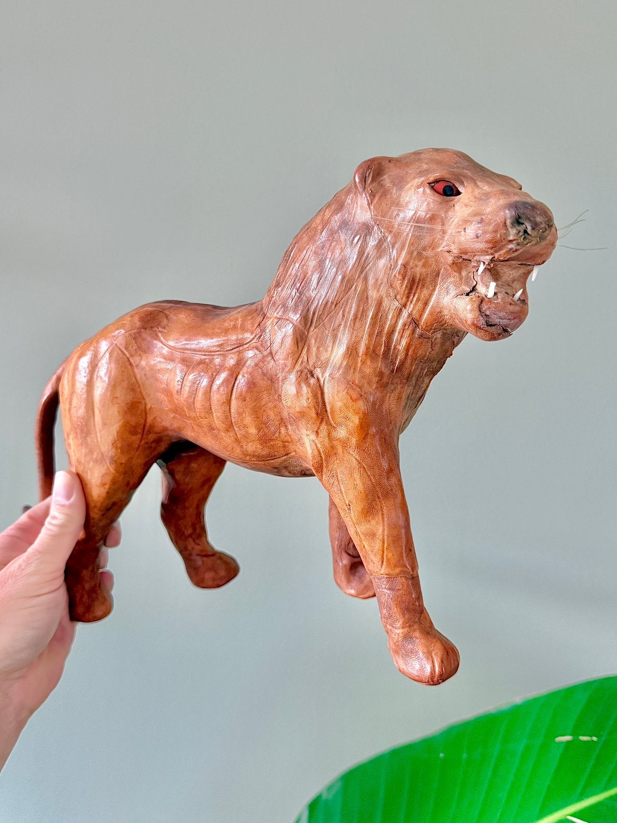 Vintage handgemaakte leren leeuw kinderkamerdecoratie, Verzamelen, Ophalen of Verzenden, Gebruikt, Dier
