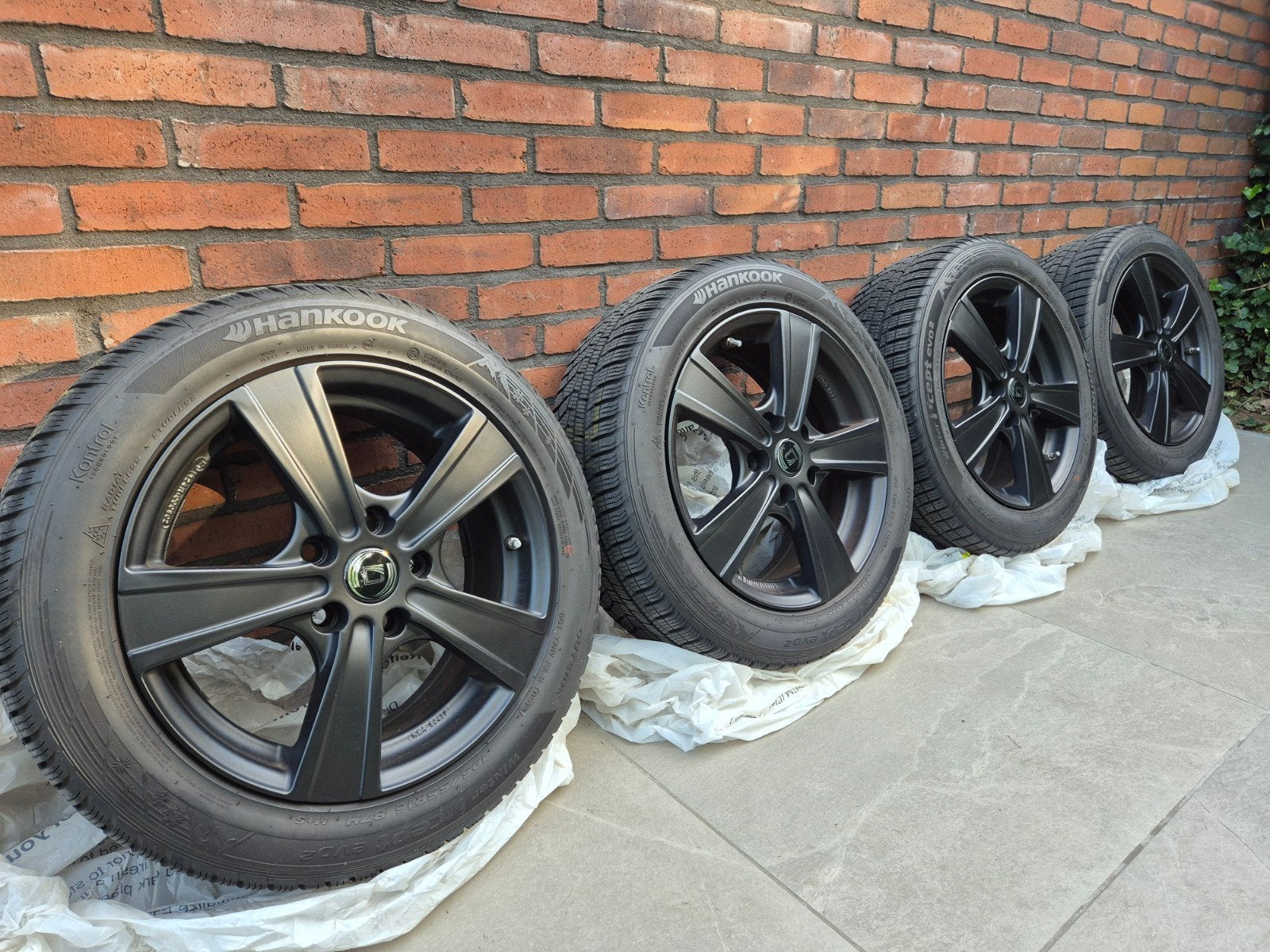 Mini Hankook Winterbanden op Aluminium Matte Velgen 16inch, Auto-onderdelen, Ophalen, Gebruikt, 16 inch, Banden en Velgen