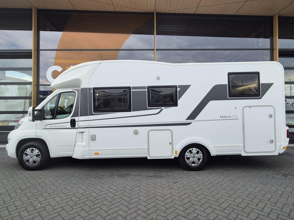 Adria Matrix M 670 SL 160 pk Lengtebedden, Caravans en Kamperen, Campers, Fiat, Bedrijf, Adria, Luifel