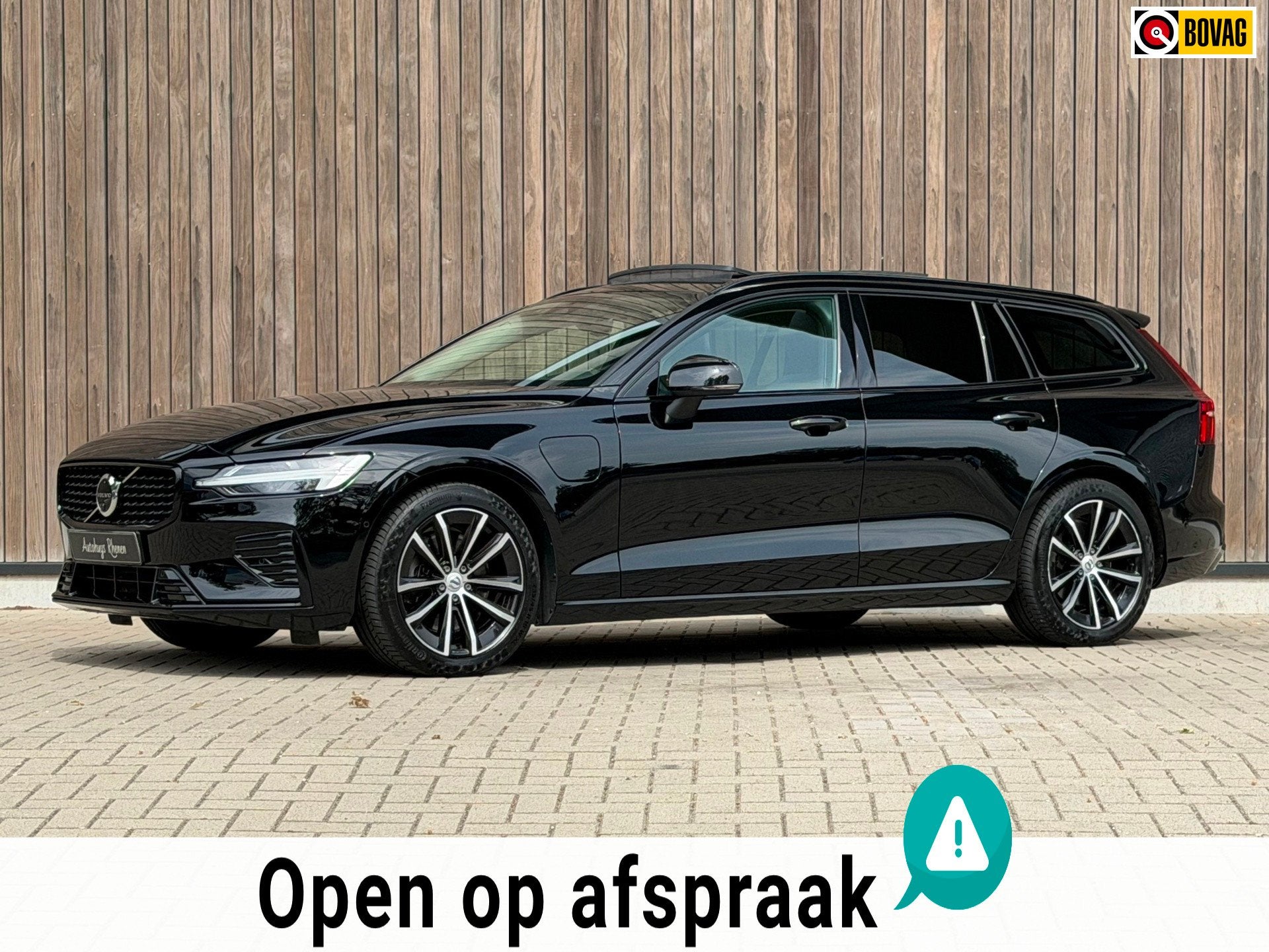 Volvo V60 2.0 T6 Plug-in hybrid AWD Plus Dark / Panoramadak, Automaat, Gebruikt, 4 cilinders, Zwart