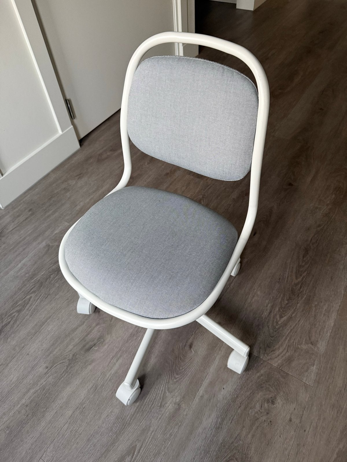 IKEA ÖRFJÄLL Bureaustoel - Wit/Grijs, Huis en Inrichting, Bureaustoelen, Ophalen, Zo goed als nieuw, Grijs, Bureaustoel