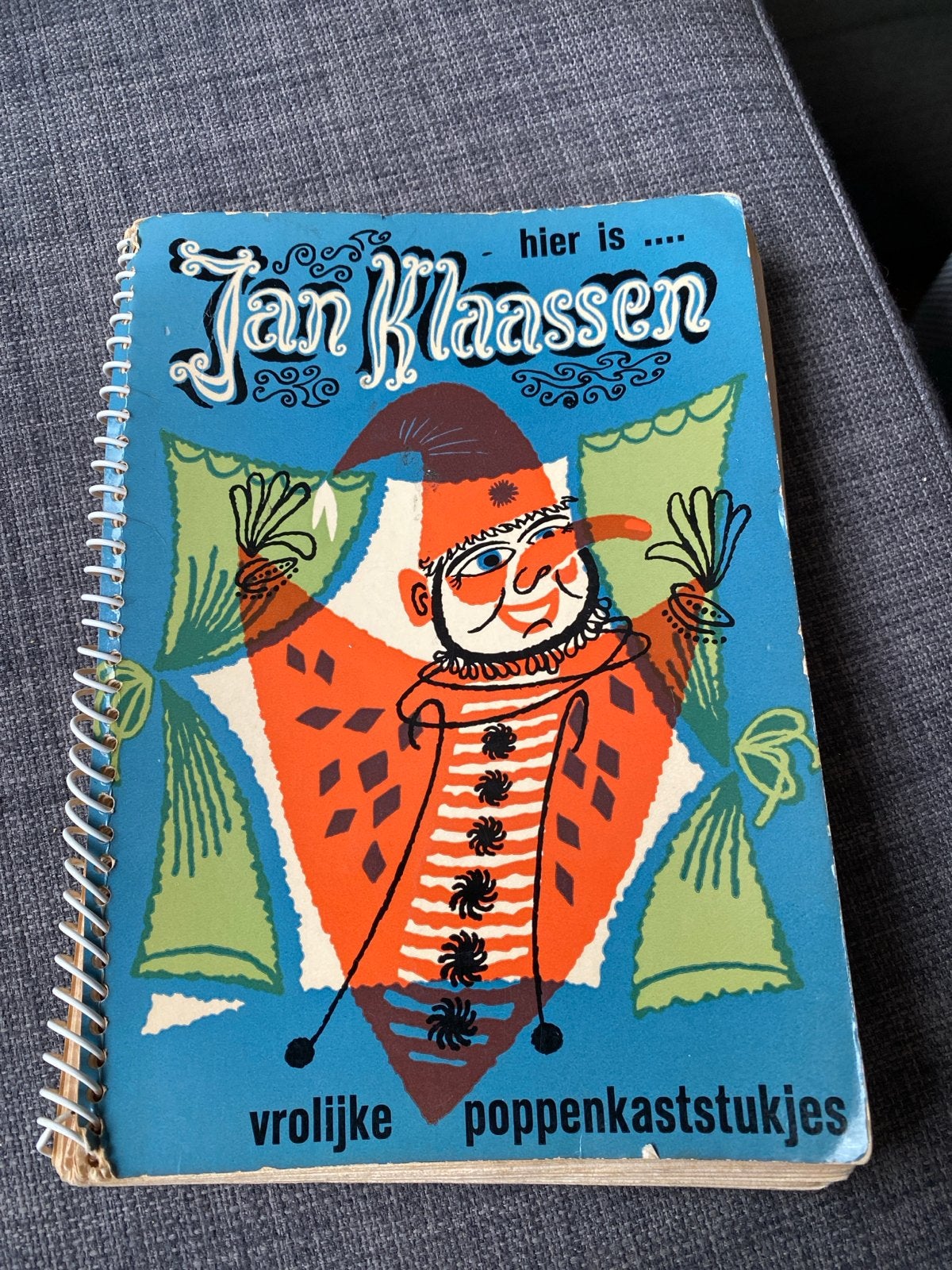 Hier is Jan Klaassen - Vrolijke poppenkaststukjes, Ophalen of Verzenden, Gelezen, Sprookjes
