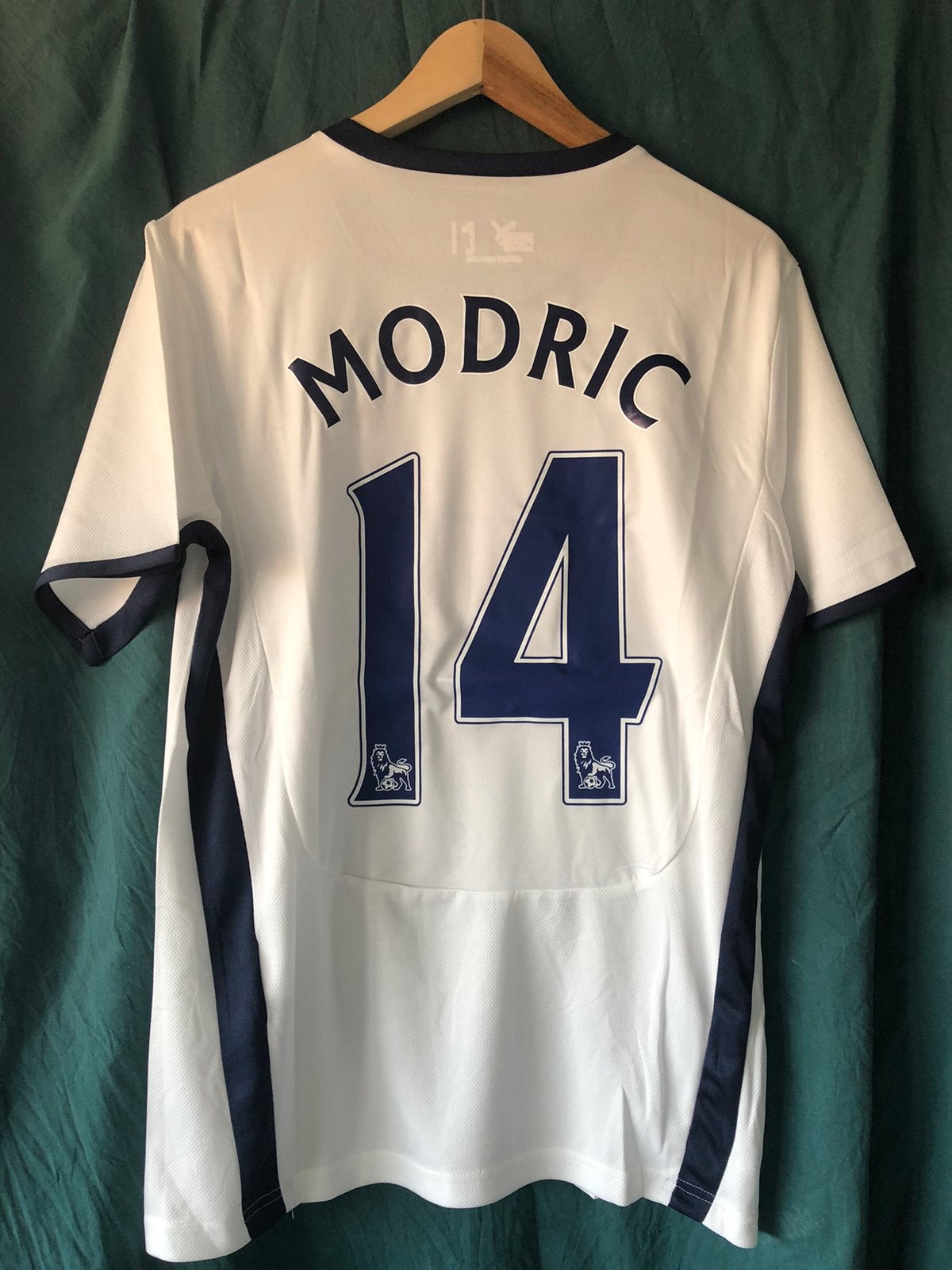 Modric Tottenham spurs retro voetbalshirt maat M, Verzamelen, Ophalen of Verzenden, Zo goed als nieuw, Buitenlandse clubs, Shirt
