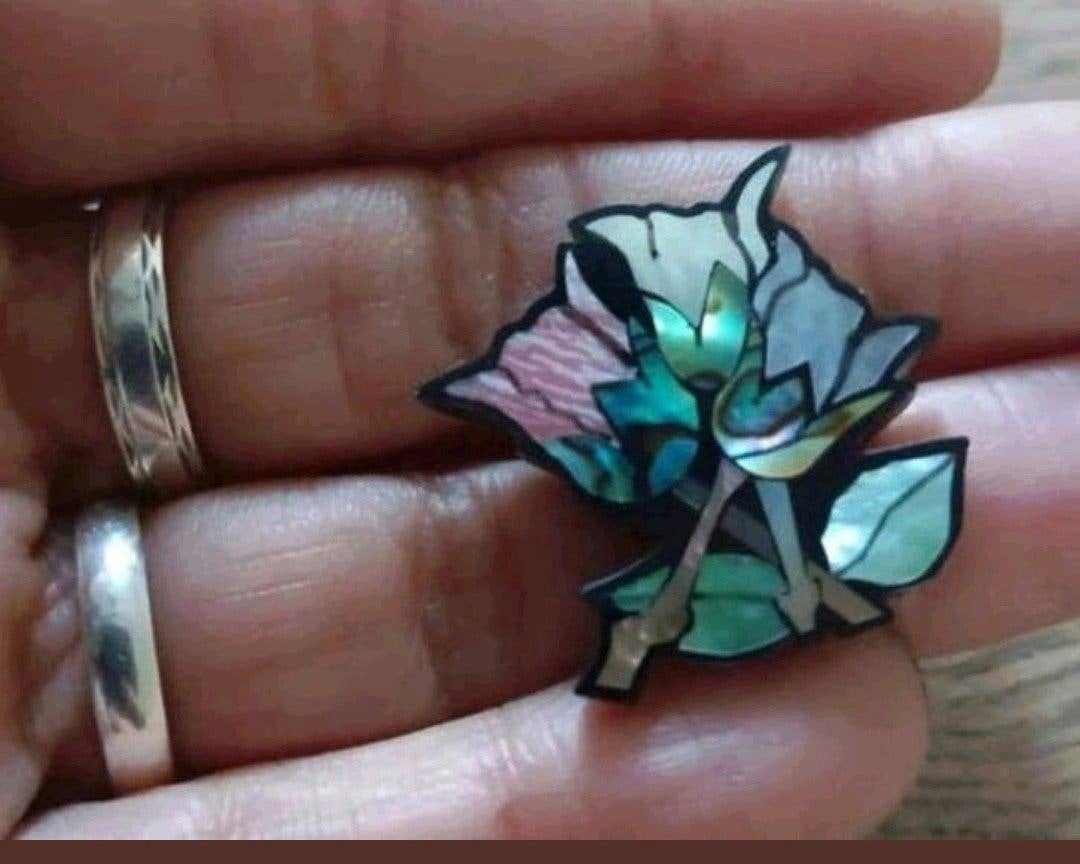 Vintage broche Abalone bloemen, Ophalen of Verzenden, Zo goed als nieuw