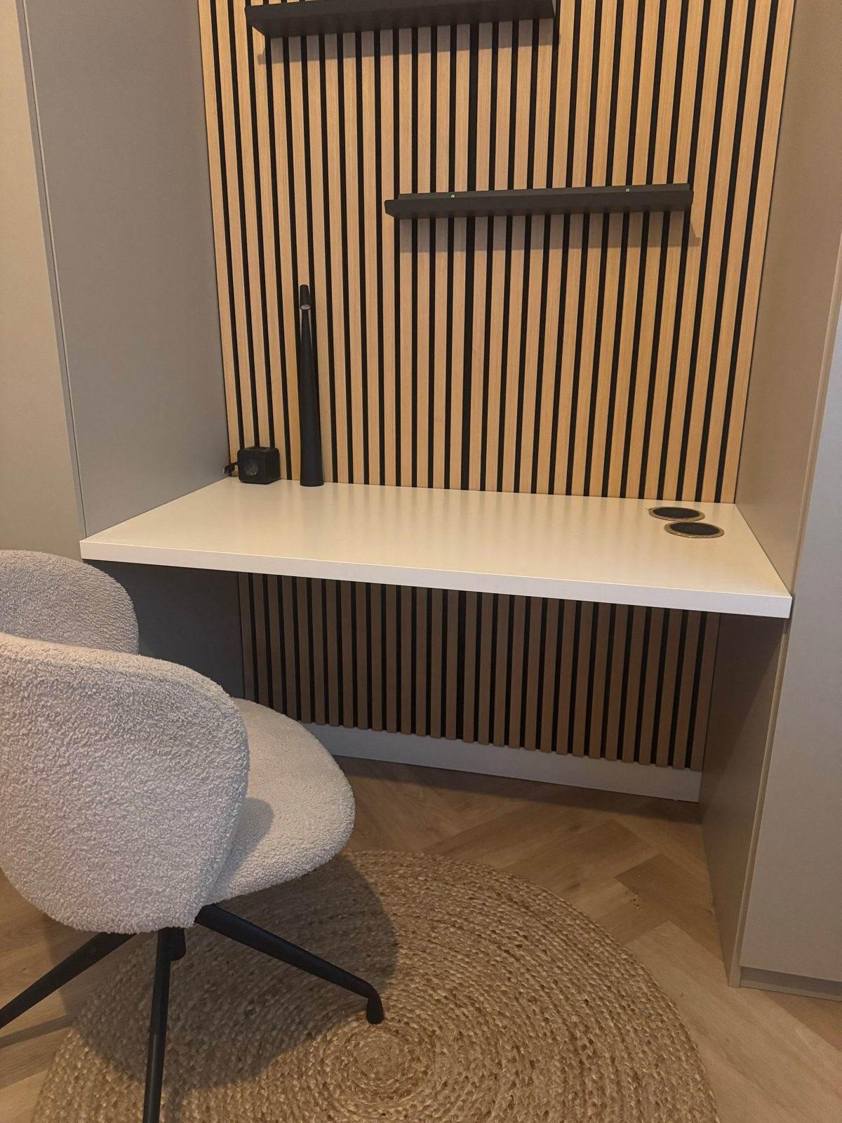 Wit zwevend bureau 100x60 cm met stopcontact, Huis en Inrichting, Ophalen, Spaanplaat of MDF, Zo goed als nieuw, IKEA