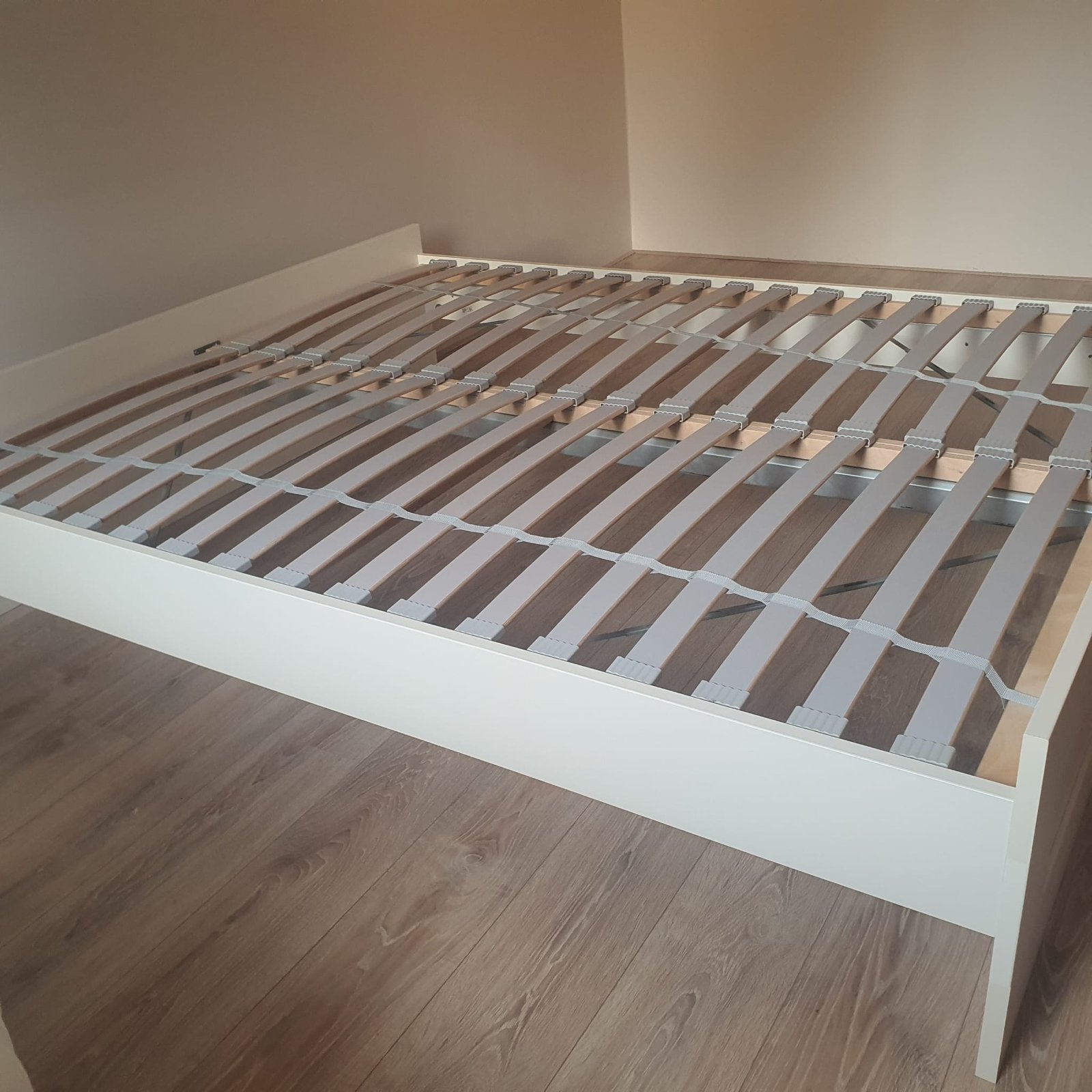 IKEA SKORVA Tweepersoonsbed met lattenbodem, Huis en Inrichting, Slaapkamer | Bedden, ., Wit, Tweepersoons, Zo goed als nieuw