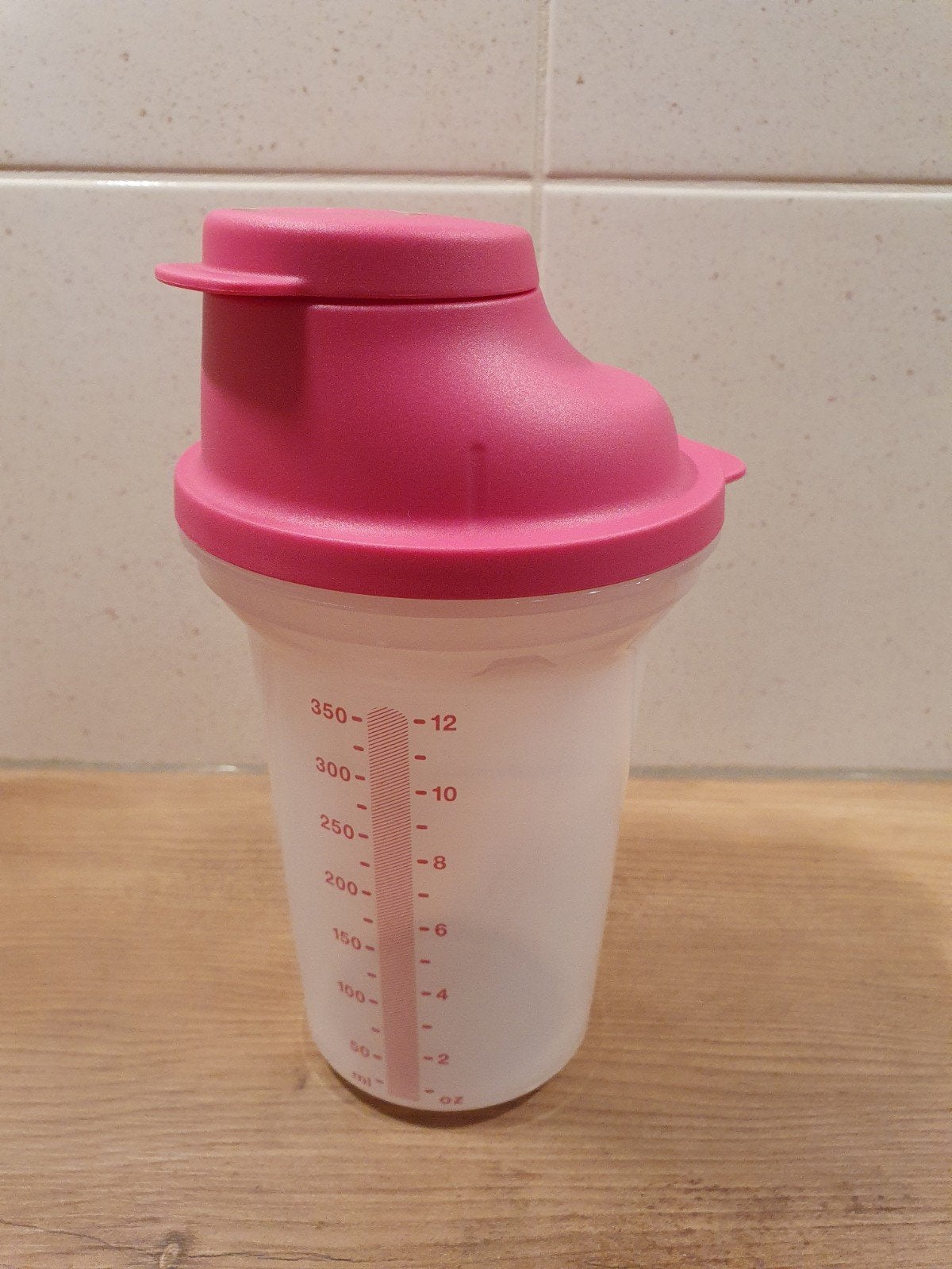 Shaker 350 tot 450 ml roze Tupperware Mix-Fix shaker nieuw, Huis en Inrichting, Keuken | Tupperware, Ophalen of Verzenden, Nieuw
