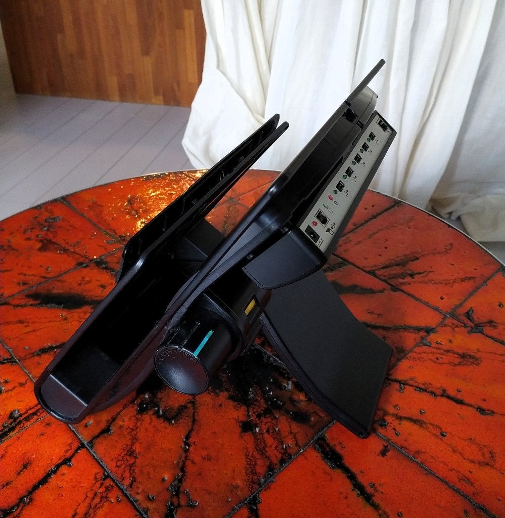 Laptop stand with dock, Computers en Software, Dockingstations, Ophalen of Verzenden, Zo goed als nieuw, Docking station, Kensington