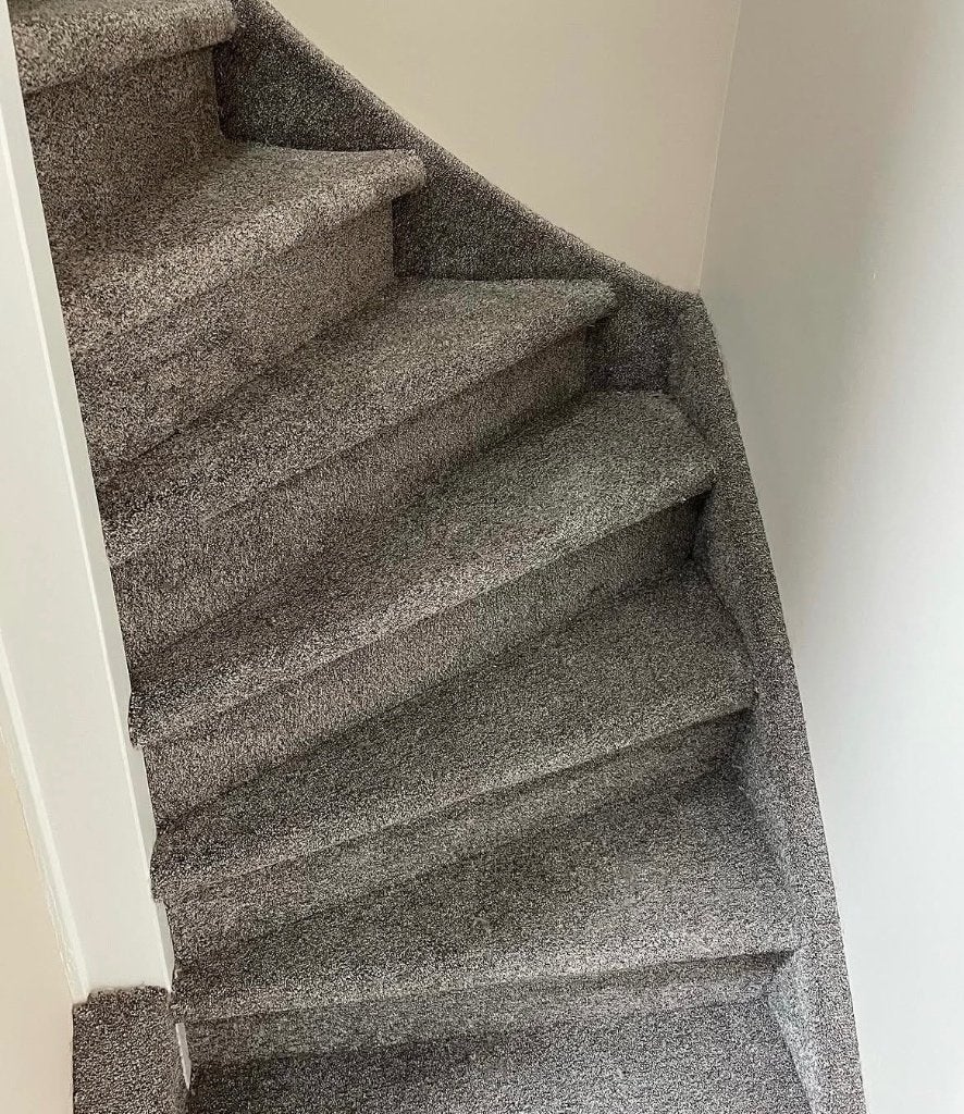 Trap inclussief middelpolig tapijt en legkosten €550, Ophalen, Nieuw, 75 m² of meer, Tapijt