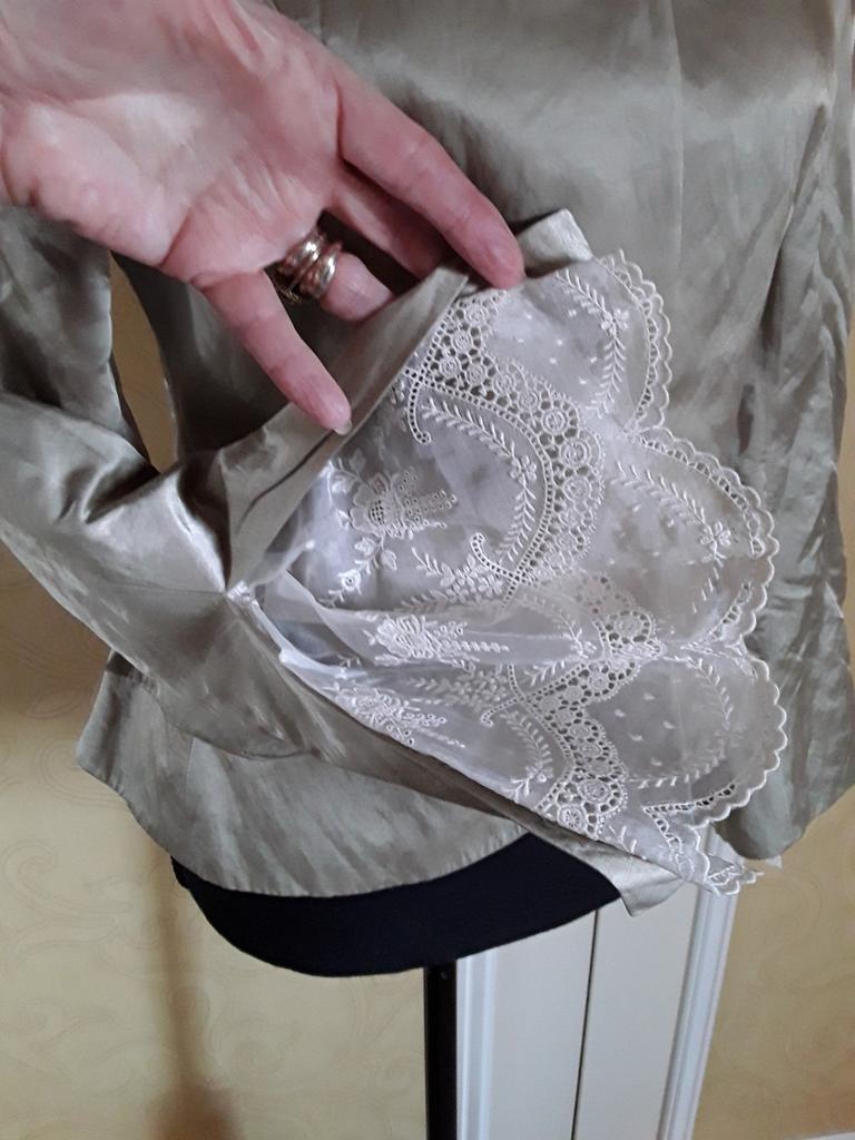 EvR / Pauw brons kleurig jasje met kanten mouwen. 36, Kleding | Dames, Overige Dameskleding, Zo goed als nieuw, Ophalen of Verzenden