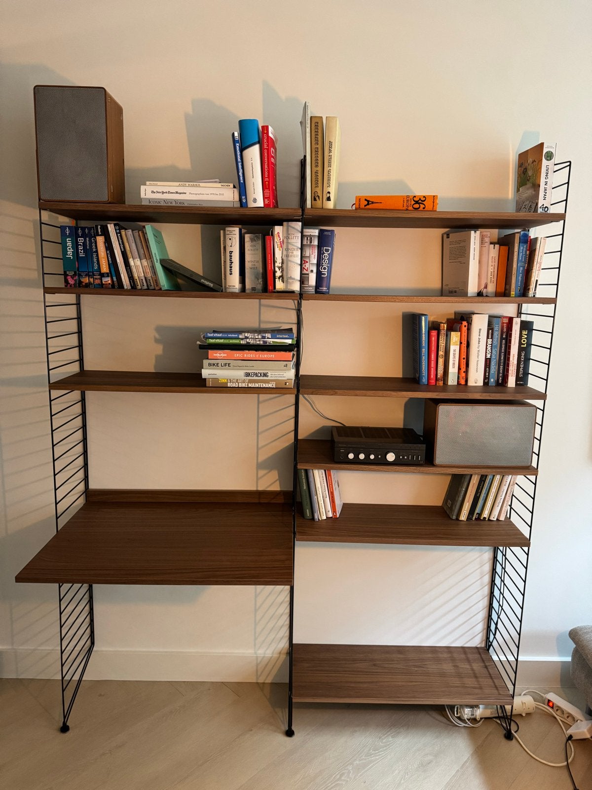 Modulaire String kast met bureau, zwart metaal en walnoot, Ophalen, Met plank(en), 200 cm of meer, 150 tot 200 cm