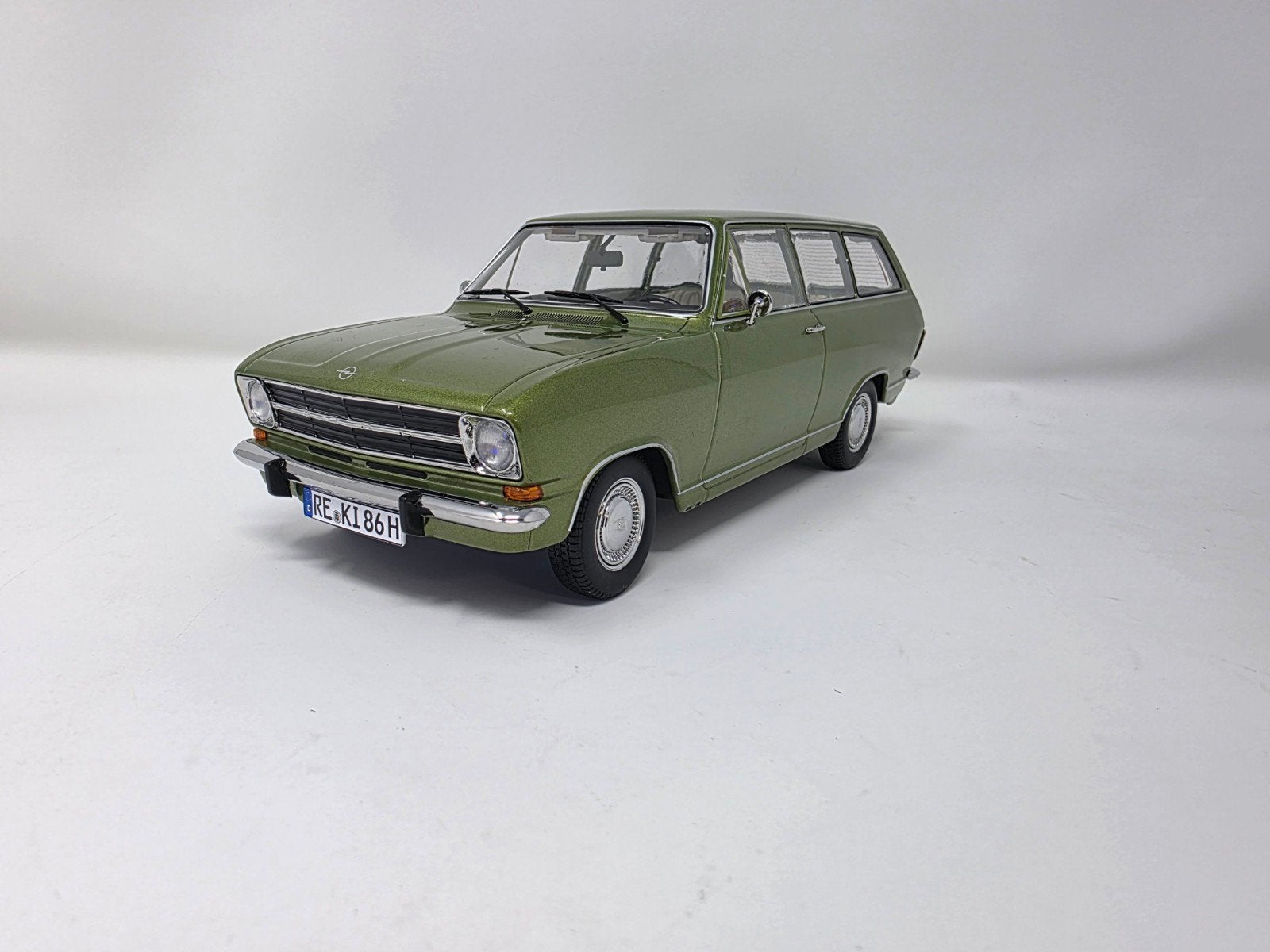 Opel Kadett B Caravan 1:18 in OVP, Hobby en Vrije tijd, Modelauto's | 1:18, Ophalen of Verzenden, Nieuw, Overige merken