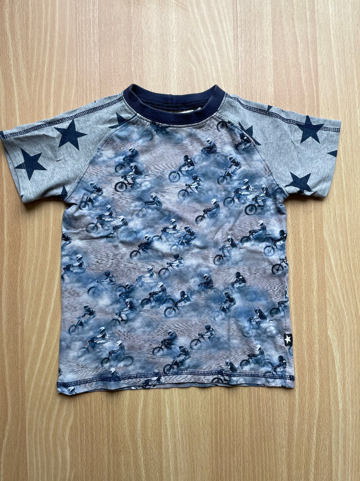 Molo shirt jongen maat 104 motors woestijn zgan, Ophalen of Verzenden, Zo goed als nieuw, Jongen, Shirt of Longsleeve