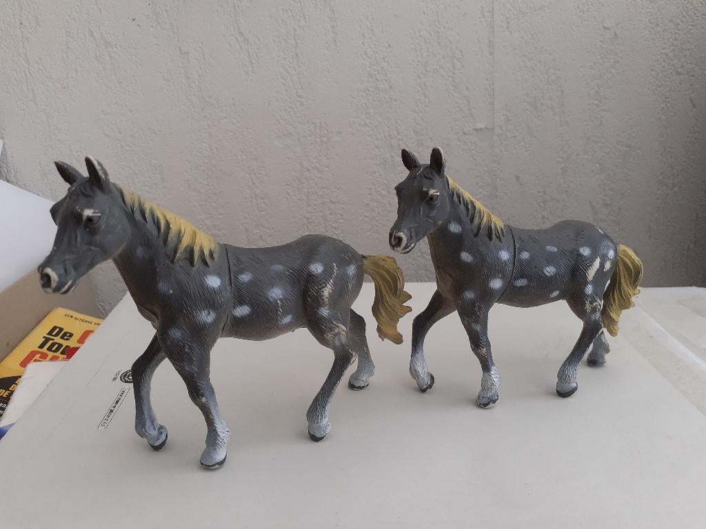 2 modelpaarden merk Bullyland, repainted, Ophalen of Verzenden, Gebruikt, Paard, Beeldje of Figuurtje