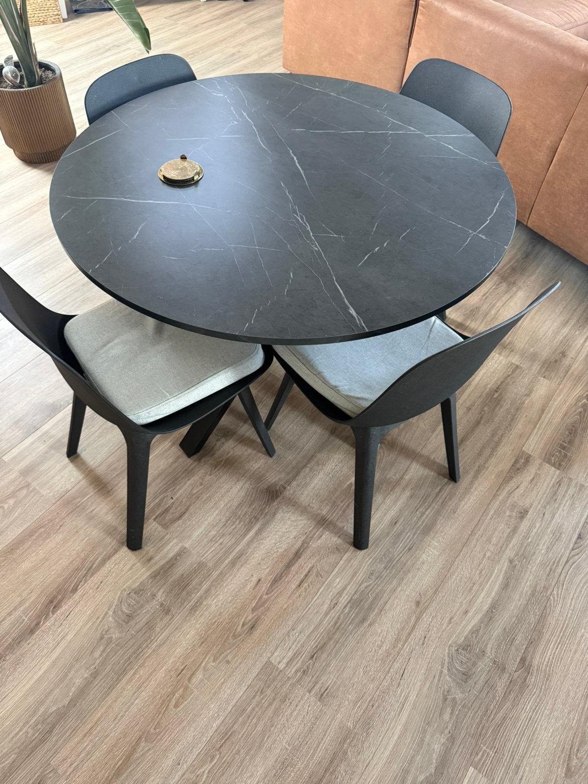 IKEA MARIEDAMM tafel + 4x ODGER stoelen, Huis en Inrichting, Ophalen, Zo goed als nieuw, Rond, 100 tot 150 cm