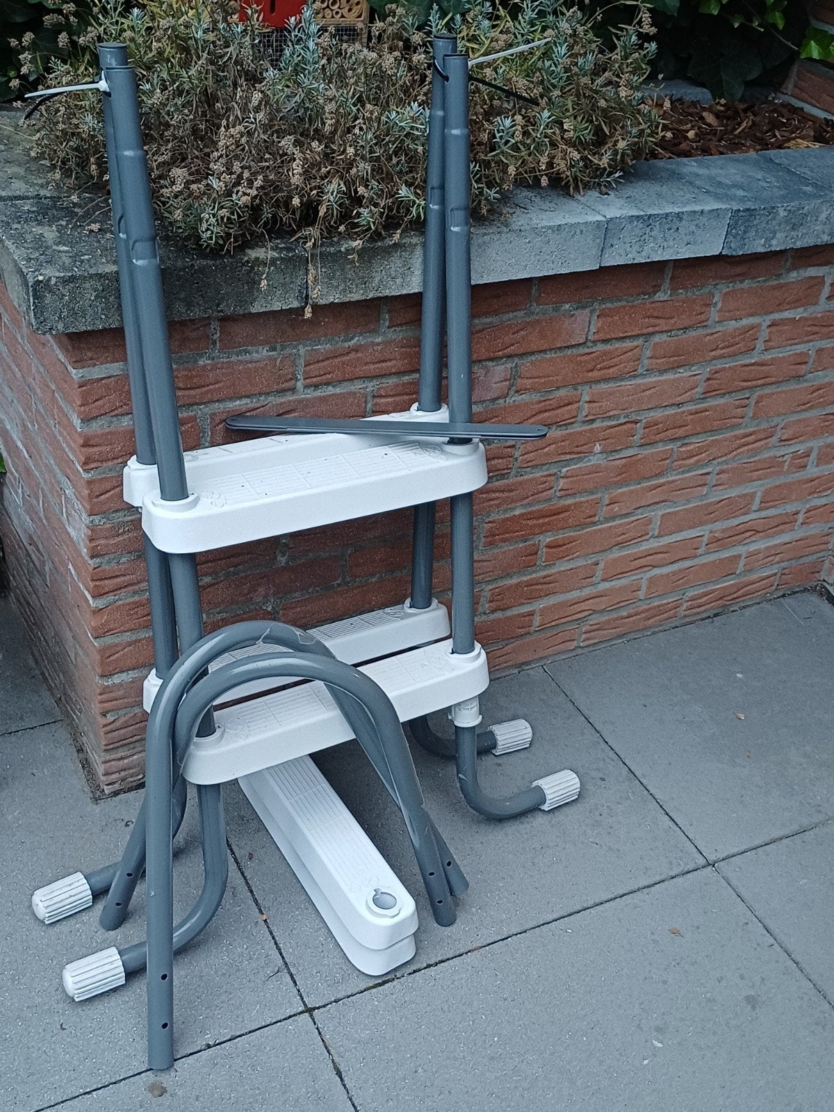 Zwembadtrap, Ophalen, Zo goed als nieuw