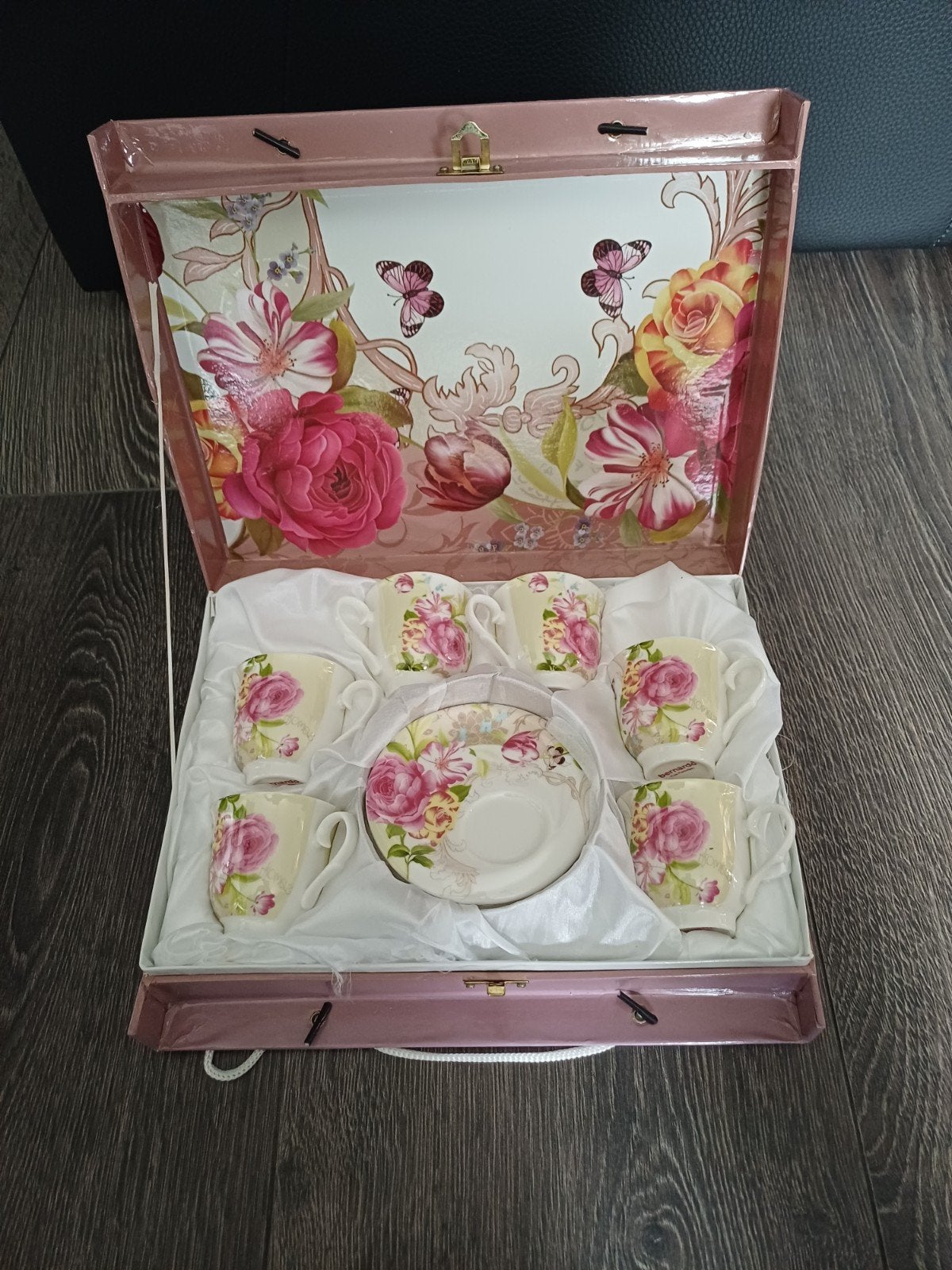 Bernardo Fine Porselein Kop en Schotel Set - Bloemen, Huis en Inrichting, Nieuw, Ophalen of Verzenden, Overige stijlen, Kop(pen) en/of Schotel(s)