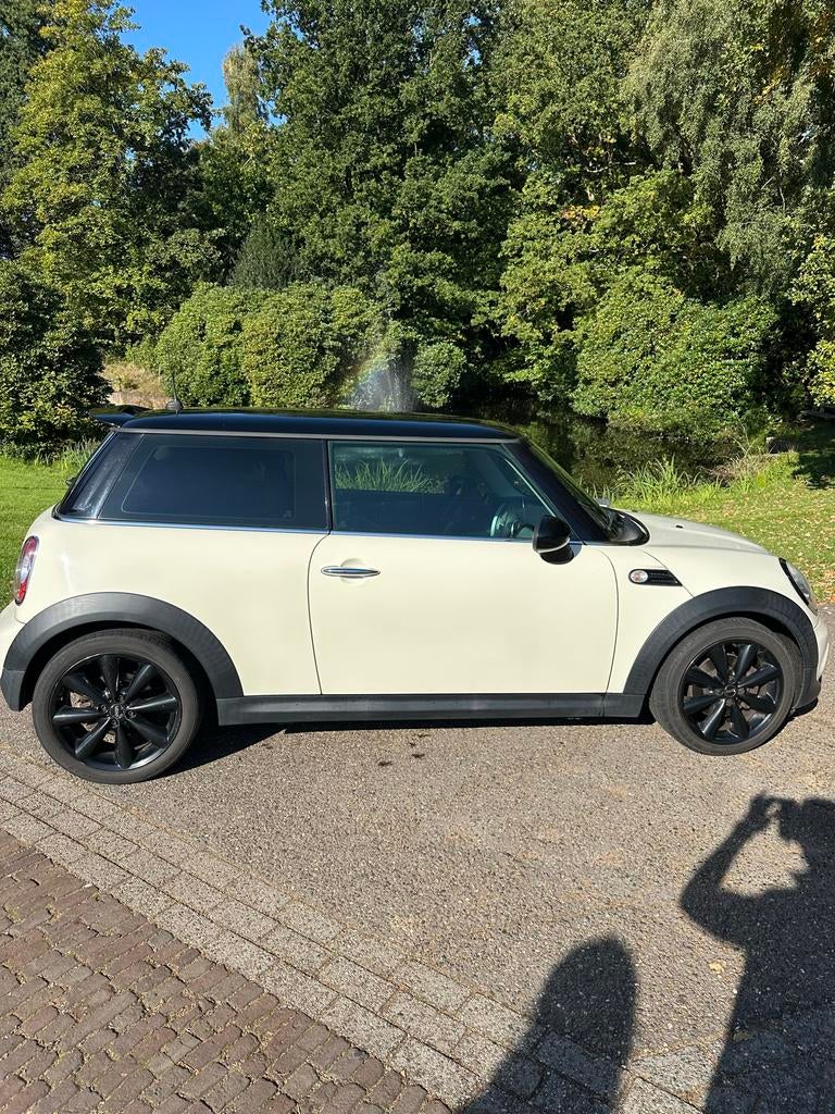 Mini cooper one 1.6  2010 Wit 130pk, Auto's, Stof, 40 €/maand, Zwart, 4 stoelen