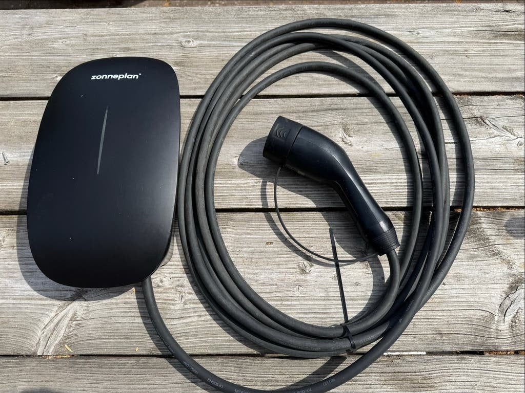 Zonneplan Charge 2 laadpaal incl 5m vaste kabel, Ophalen of Verzenden, Zo goed als nieuw, Laadpaal