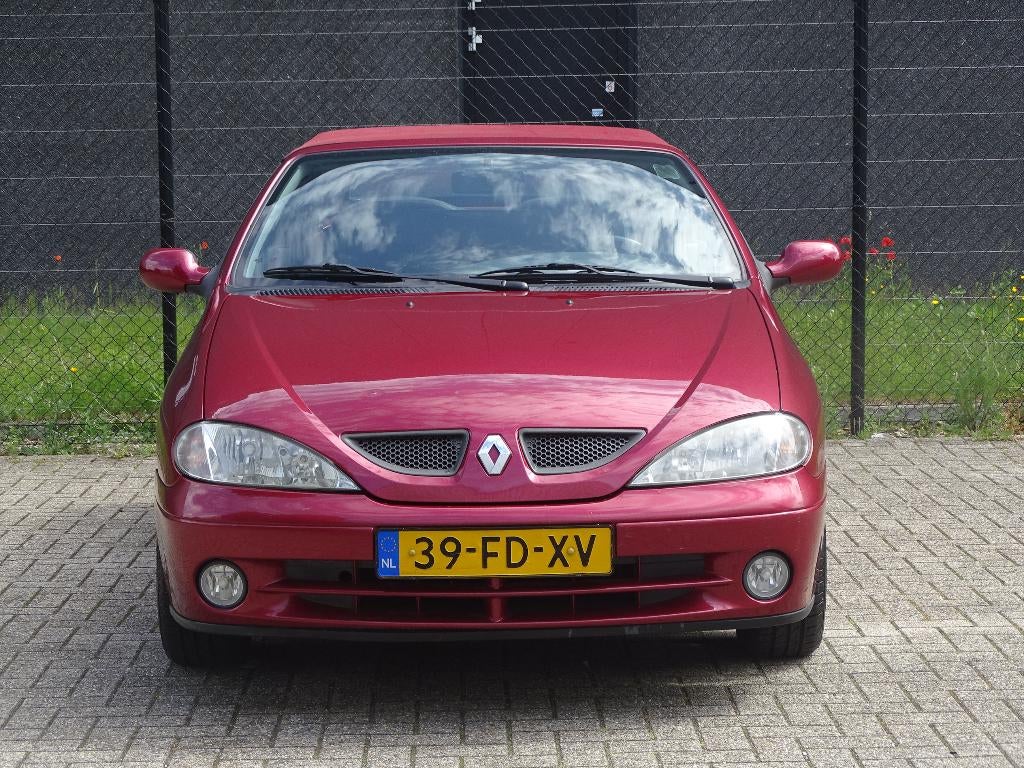 Renault Mégane 1.6 16V Cabriolet Automaat Leder CV LM Velgen, Auto's, Renault, 1250 kg, Zwart, 4 cilinders, 4 stoelen