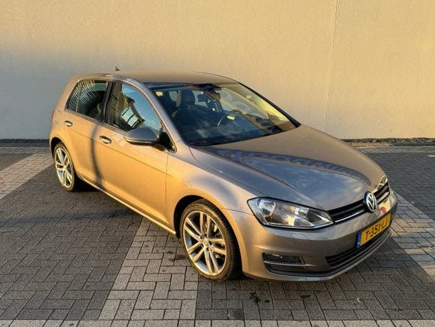Volkswagen Golf 7 1.2 TSI Trendline ACC 105PK 2013, Voorwielaandrijving, Stof, Zwart, 4 cilinders
