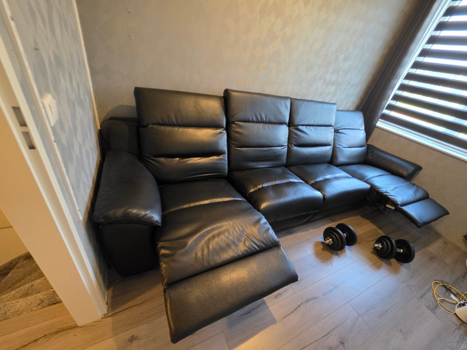 Zwarte leren hoekbank met relaxfunctie, 250 tot 300 cm, Gebruikt, 100 tot 125 cm, Hoekbank