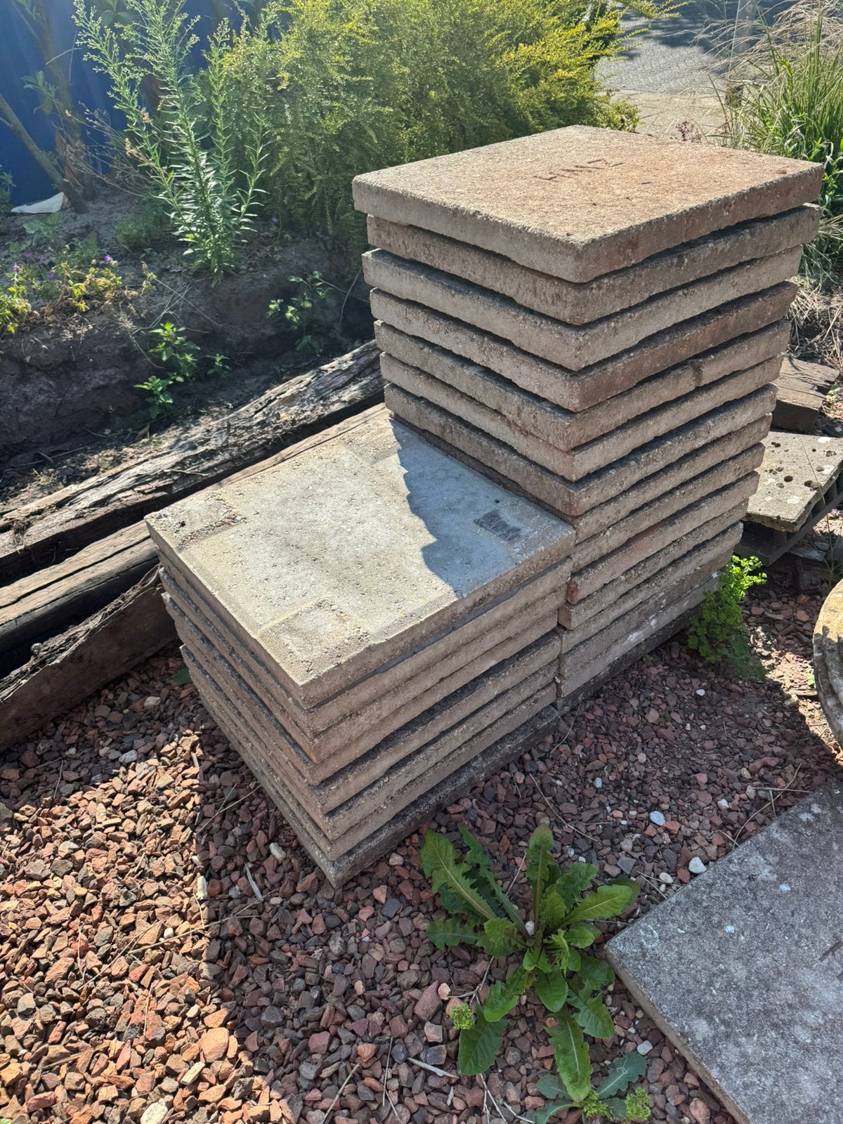 23 beton terras drainage tegels, Ophalen, Zo goed als nieuw