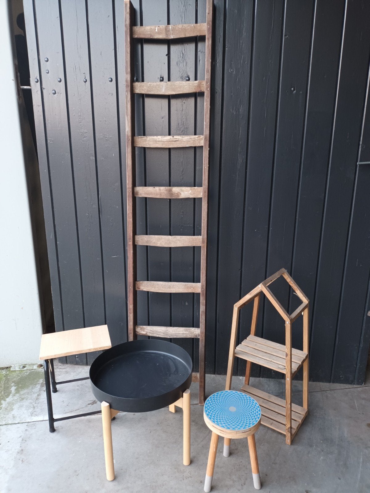 Diverse krukken, bijzettafel, ton en plantenrekje, Ophalen, Eén