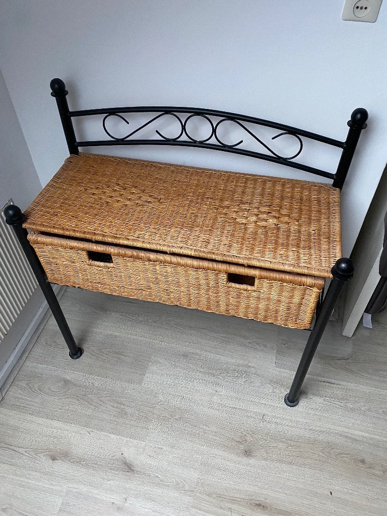 Rotan kastje met bijpassende spiegel, Ophalen, Gebruikt