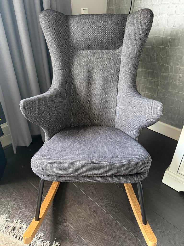 Quax Grijze schommelstoel met houten onderstel, Huis en Inrichting, Fauteuils, Ophalen, Zo goed als nieuw, Stof, 50 tot 75 cm
