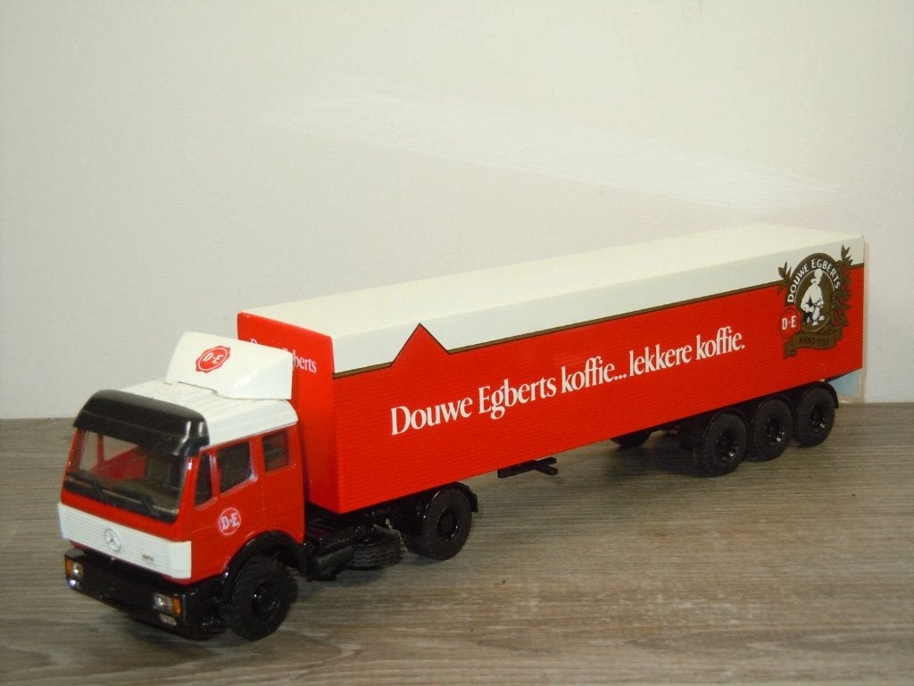 Mercedes Truck & Trailer Douwe Egberts - Lion Car 1:50, Hobby en Vrije tijd, Zo goed als nieuw, Lion toys, Verzenden, Holland