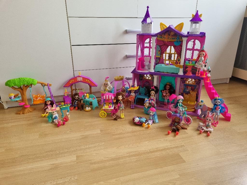 Grote collectie Enchantimals met kasteel ZGAN, Kinderen en Baby's, Speelgoed | Poppen, Ophalen, Zo goed als nieuw, Overige typen