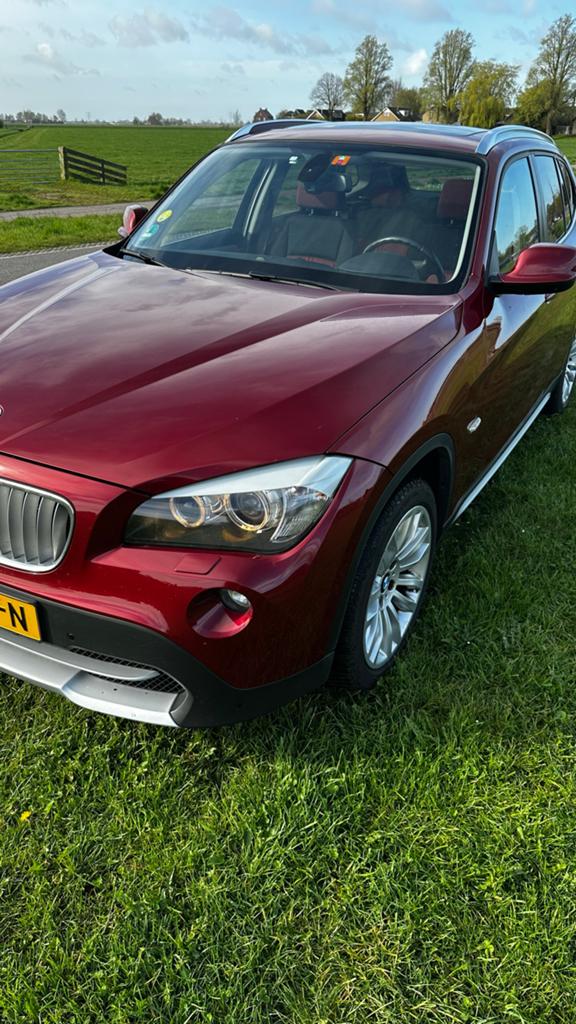 BMW X1 Xdrive 23d 204pk Aut. 2010 Rood, Auto's, Euro 5, Stof, 1995 cc, 4 cilinders