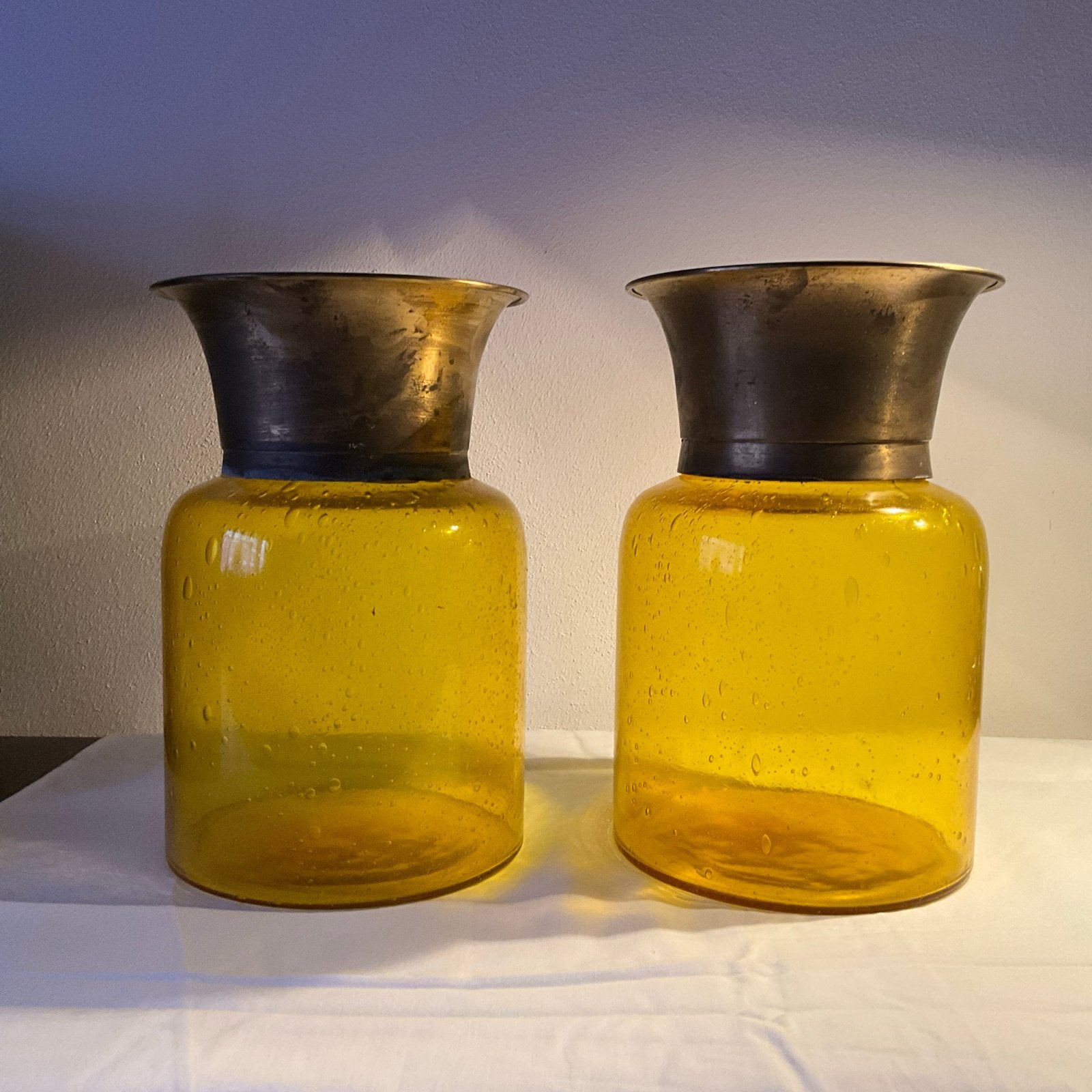 Set van 2 Gele Glazen Vazen met Koperkleurig metalen Hals, Ophalen of Verzenden