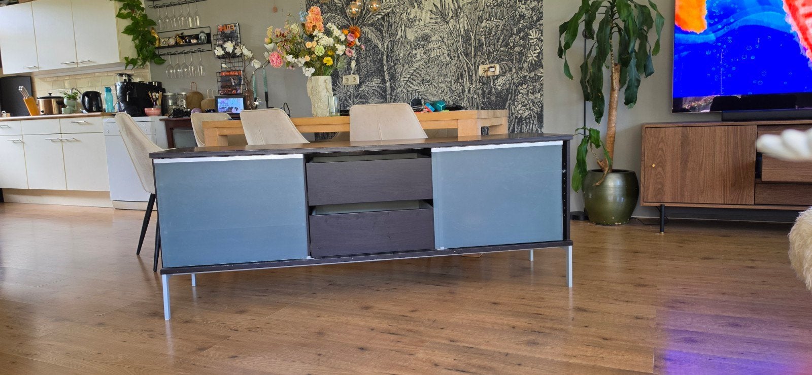 IKEA TOBO TV-meubel / Dressoir – Zwartbruin met Melkglas, Ophalen, Gebruikt, 150 tot 200 cm, Glas