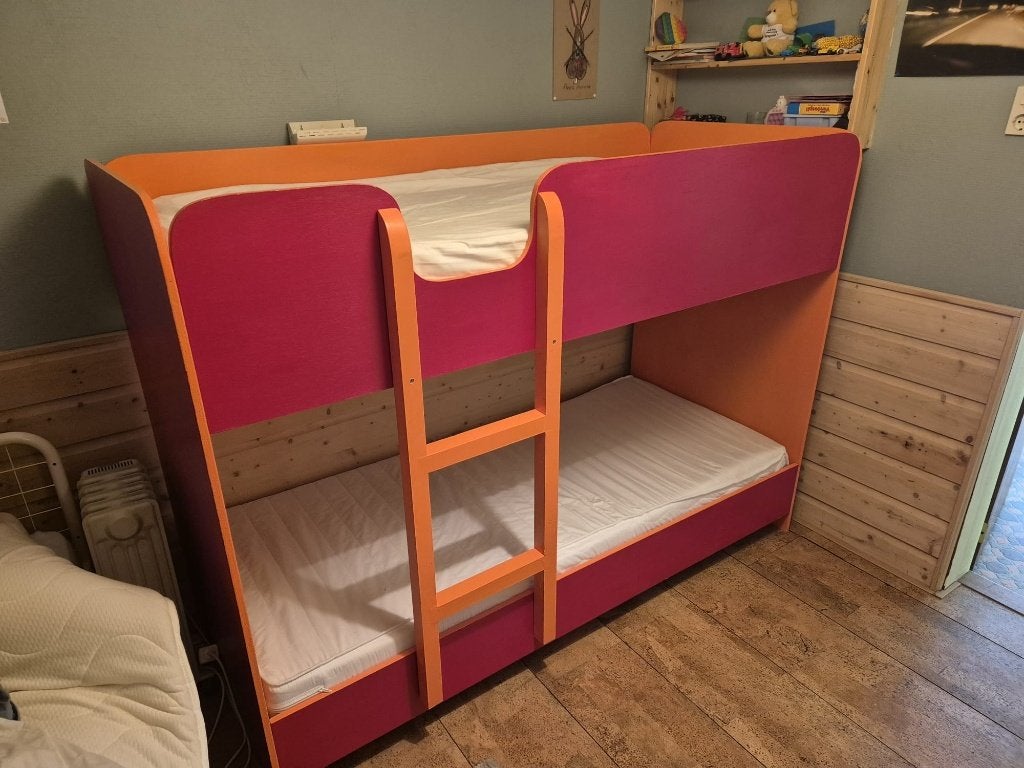 Vrolijk kinderstapelbed te koop (80 x 190)!, Ophalen, Gebruikt, Tweepersoons, Minder dan 160 cm
