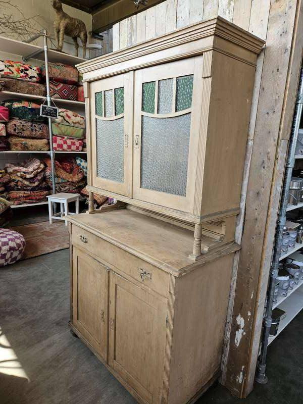 oude buffetkast ``WOONWINKEL RUSTIEK``, Ophalen, Gebruikt, Met deur(en), Glas