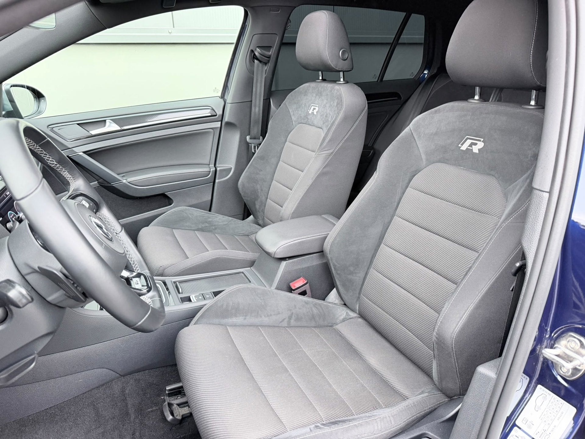 Volkswagen Golf 2.0 TSI 4Motion R / Pano / Virtual / ACC / 3, Auto's, Automaat, Adaptive Cruise Control, 1525 kg, Gebruikt