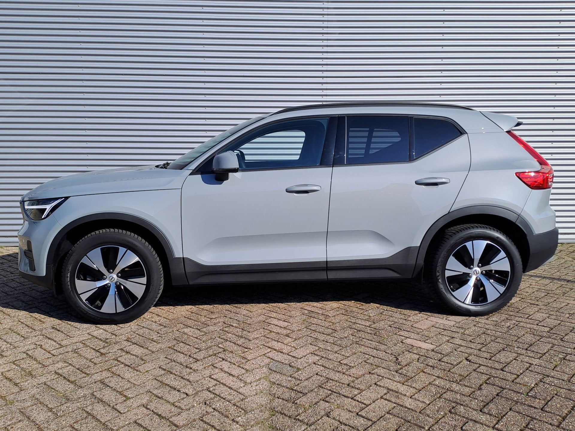 Volvo XC40 2.0 B3 Essential AUTOMAAT | Stuurverwarming | Sto, Auto's, 12 maanden, Gebruikt, Euro 6, 4 cilinders