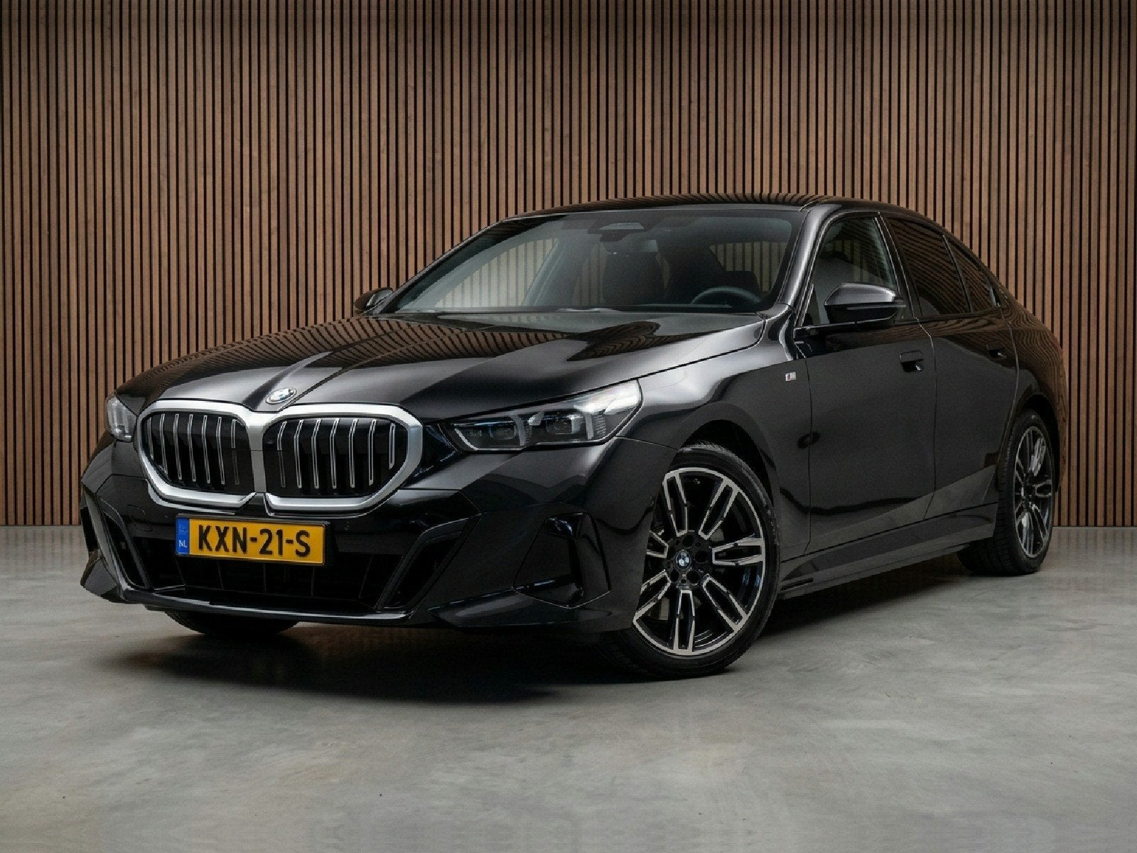 BMW 5-serie 520d M Sport Edition, Automaat, 4 cilinders, 2000 kg, Zwart