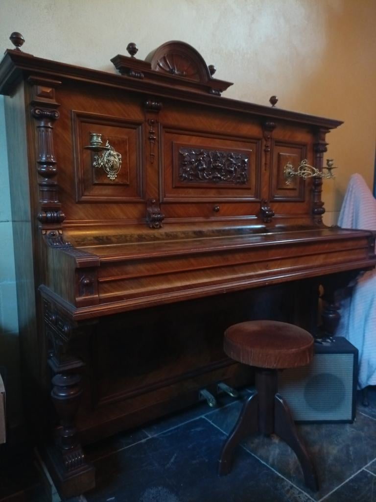Antieke piano, prachtig houtsnijwerk, inclusief kruk, Ophalen of Verzenden