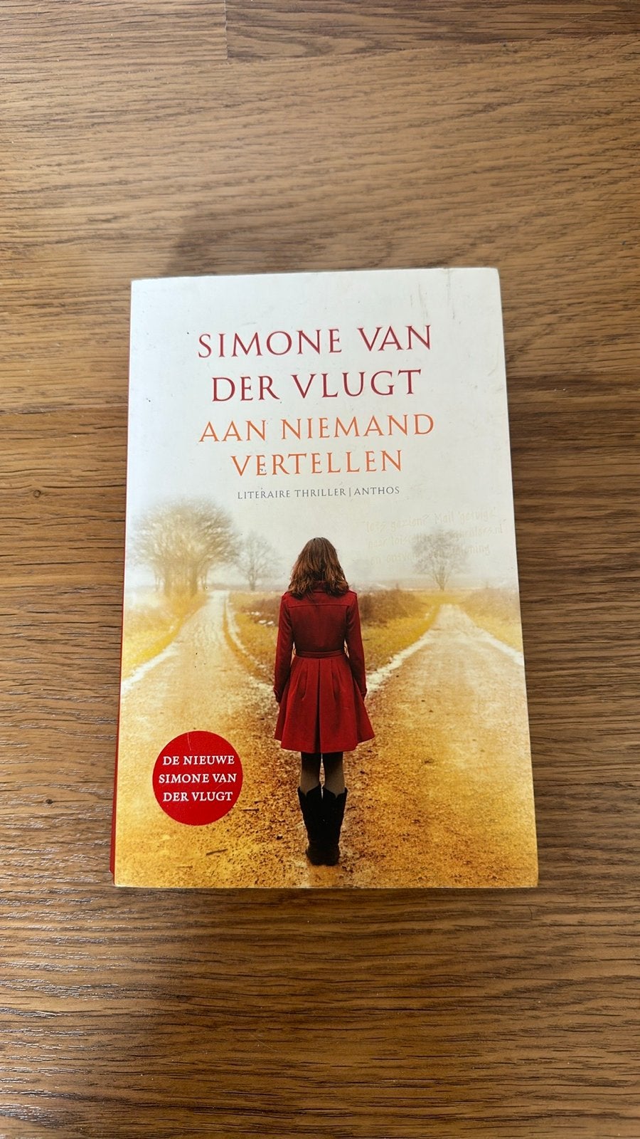 Simone van der Vlugt - Aan Niemand Vertellen, Ophalen of Verzenden, Zo goed als nieuw, Nederland