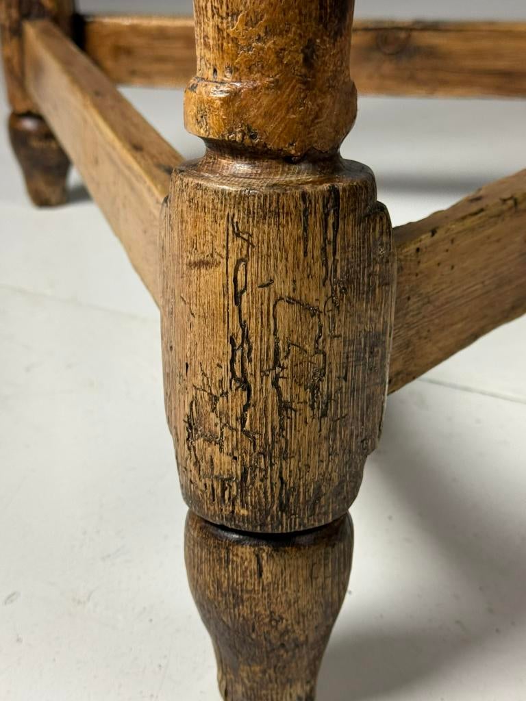 Grenen centertable landelijk 19e eeuw, Ophalen
