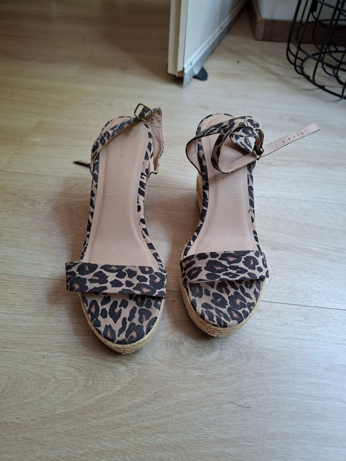 New Look Luipaardprint Sleehak Sandalen Maat 42, Kleding | Dames, Schoenen, Ophalen of Verzenden, Bruin, Sandalen of Muiltjes
