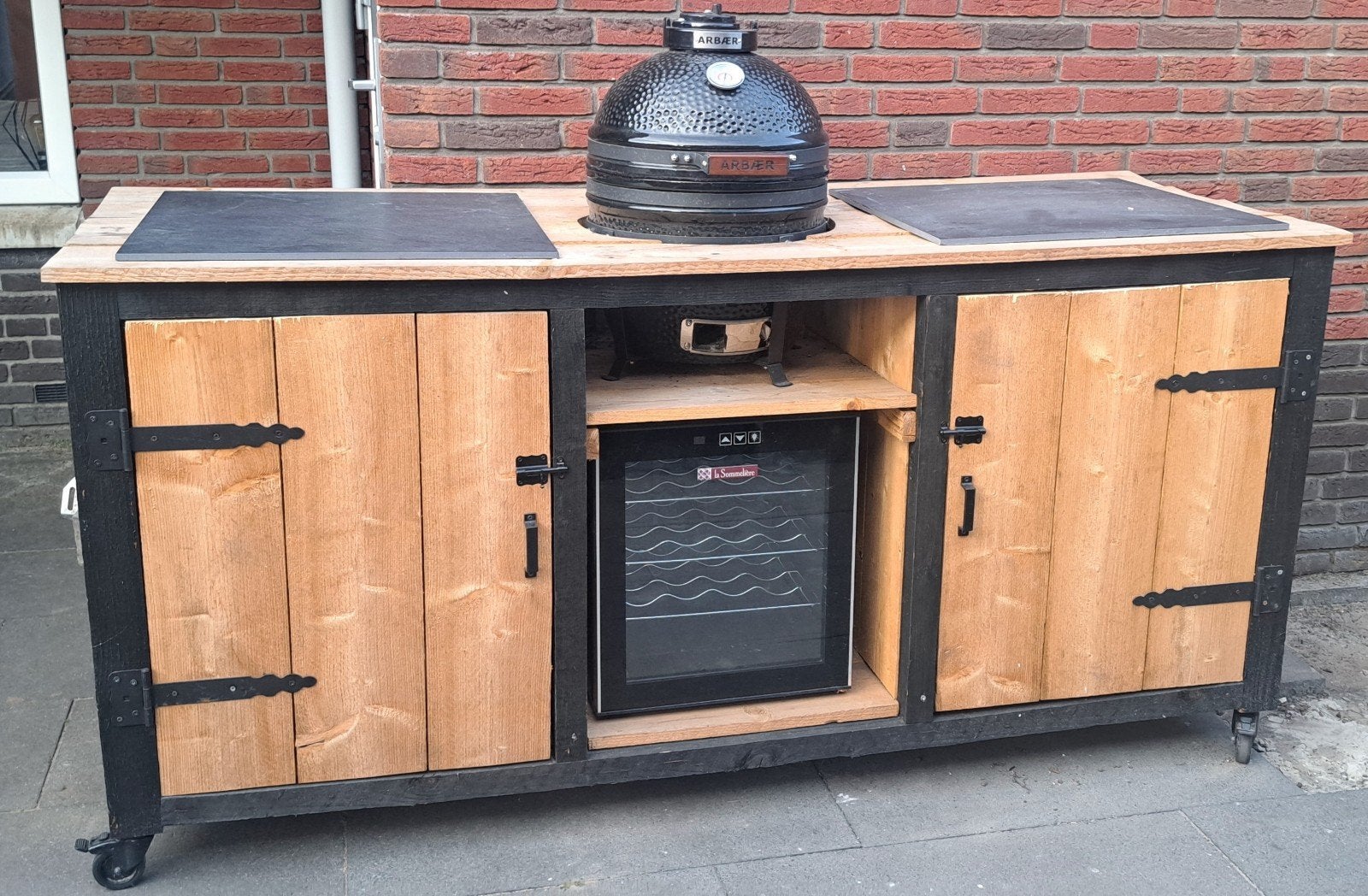 Buitenkeuken met ARBAER BBQ en Wijnkoelkast, Ophalen, Gebruikt, Houtskool, ARBÆR