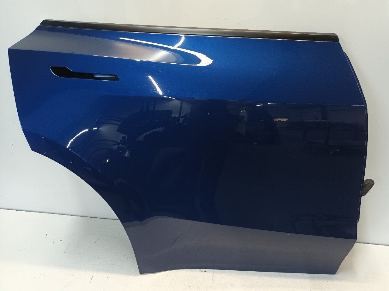 Portier rechts achter Tesla Model, Auto-onderdelen, Onderdelen@venauto.nl, Van der Ven Autorecycling B.V., Gebruikt, Ettenseweg 76, 4706 PB Roosendaal, The Netherlands