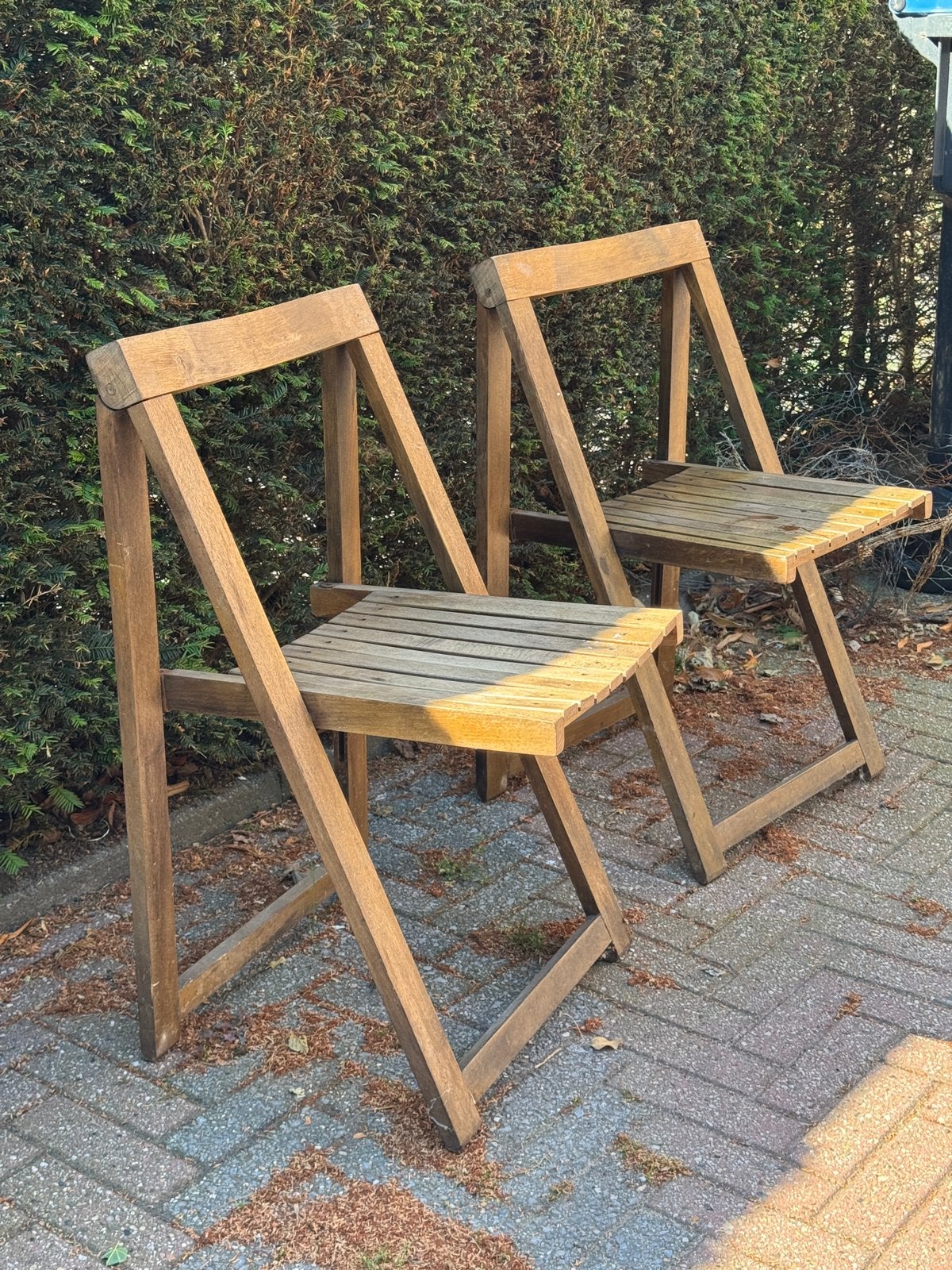 Set van 2 Vintage Aldo Jacobers ‘Trieste’ klapstoelen (Stol), Huis en Inrichting, Stoelen, Ophalen, Zo goed als nieuw, Bruin, Hout