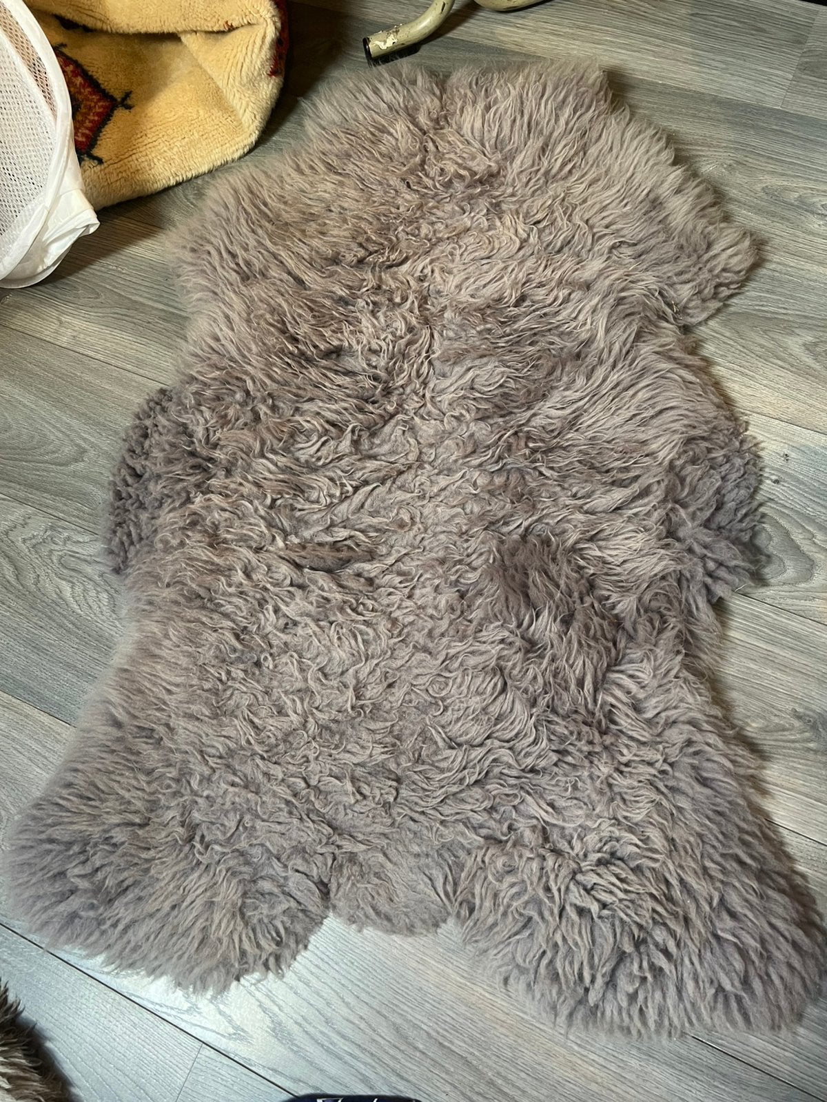 Vintage grijs grote schapenvacht vacht vloerkleed kleedje, Huis en Inrichting, Stoffering | Tapijten en Kleden, Gebruikt, 100 tot 150 cm