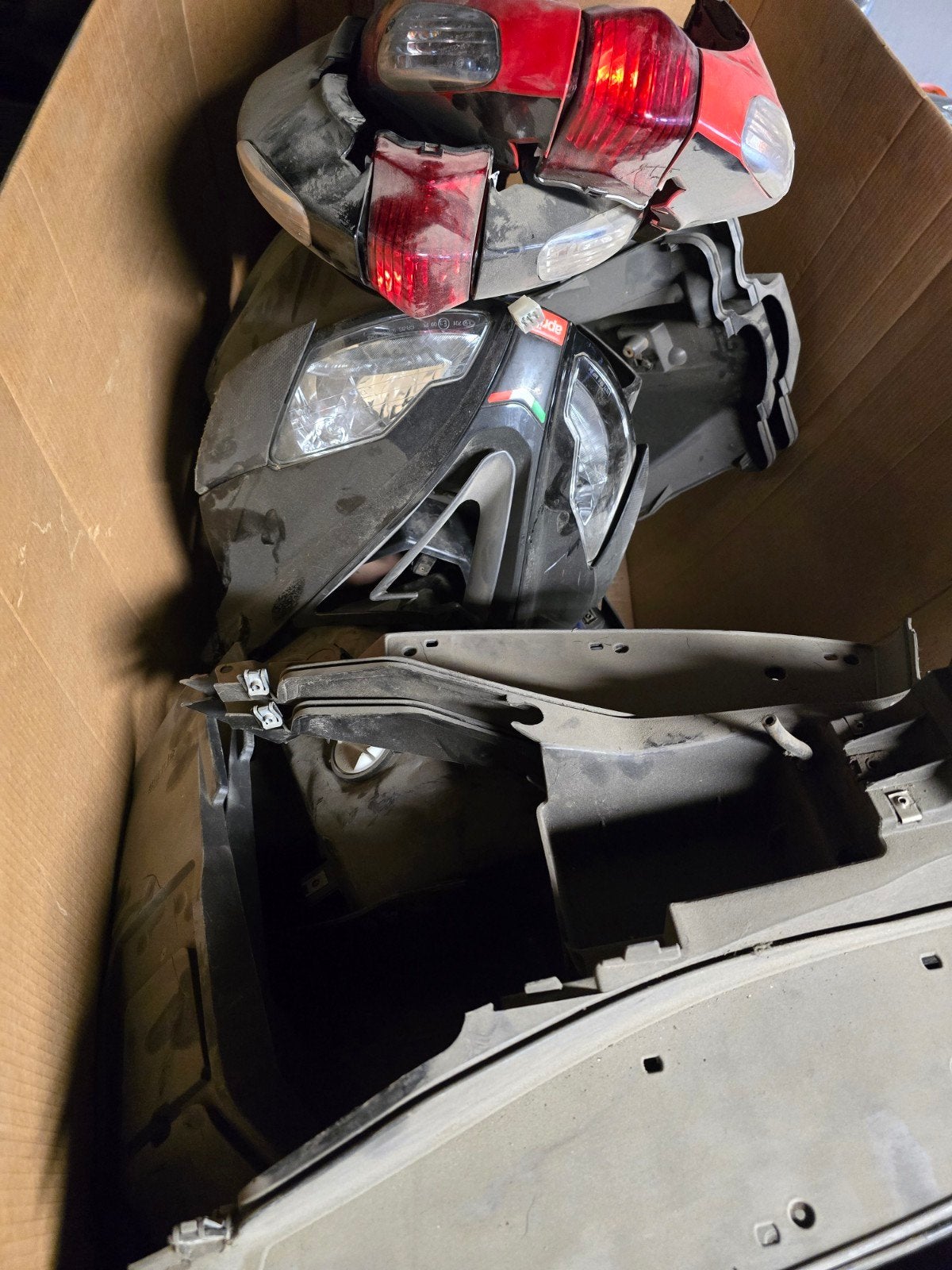 Aprilia SR 50 Factory kappen zadel voorkap beenschild kap, Ophalen, Gebruikt, Kap, Aprilia